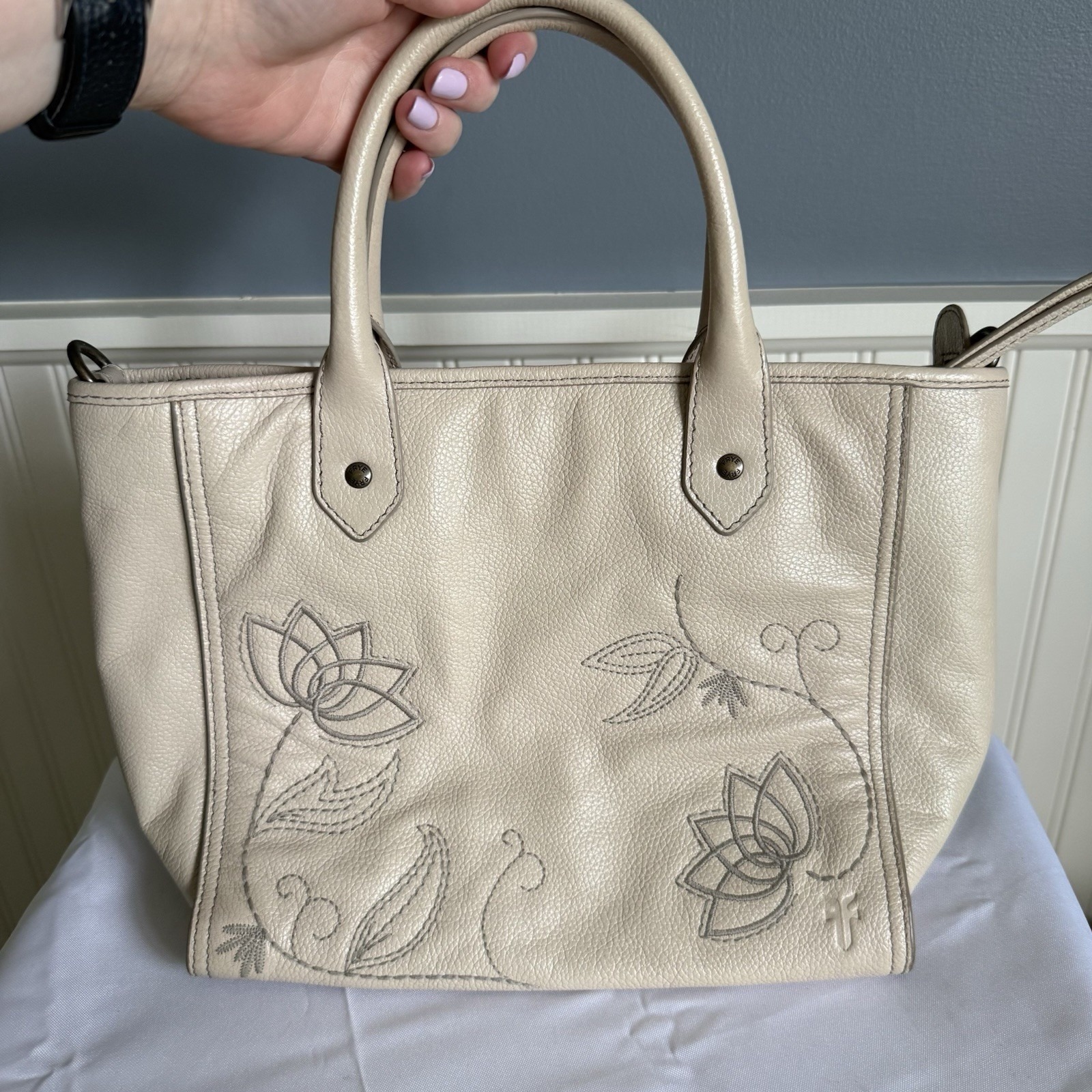 Frye Melissa Floral Leather Shoulder Crossbody Bag Purse Cream Beige Gray